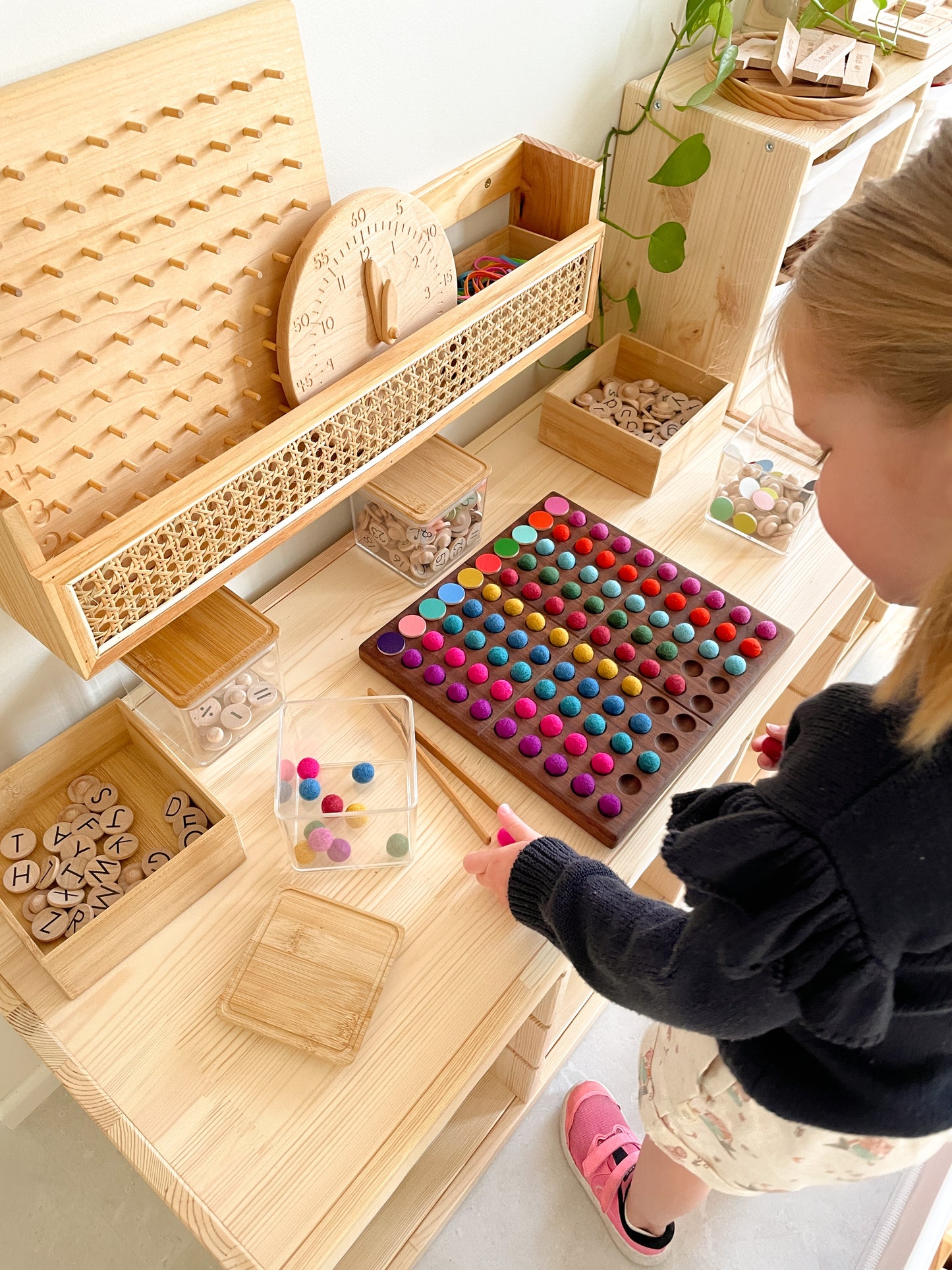 Colour Gradients Coins with Pegs
