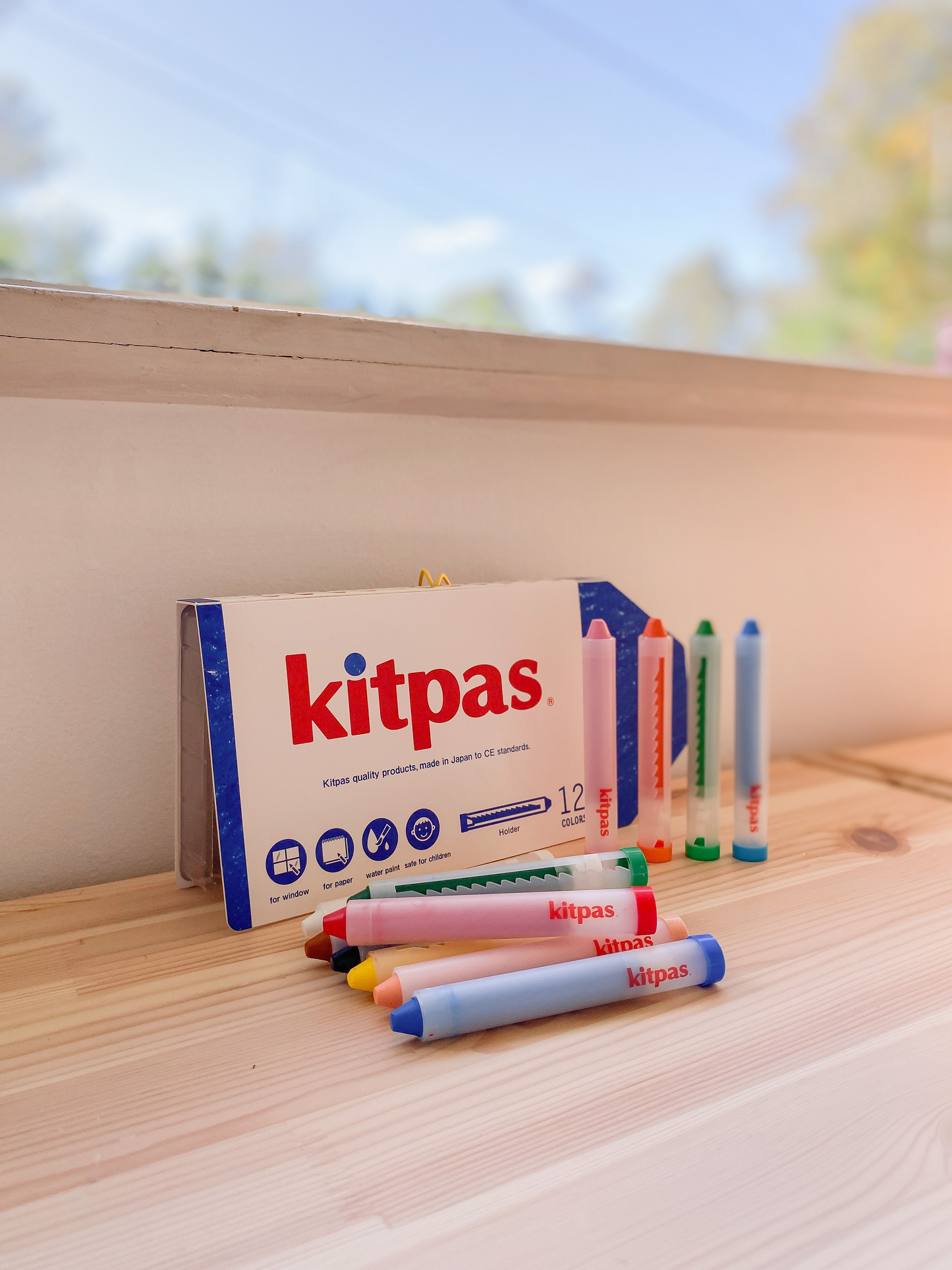 Kitpas Stick Crayons 12 Colours with Holder