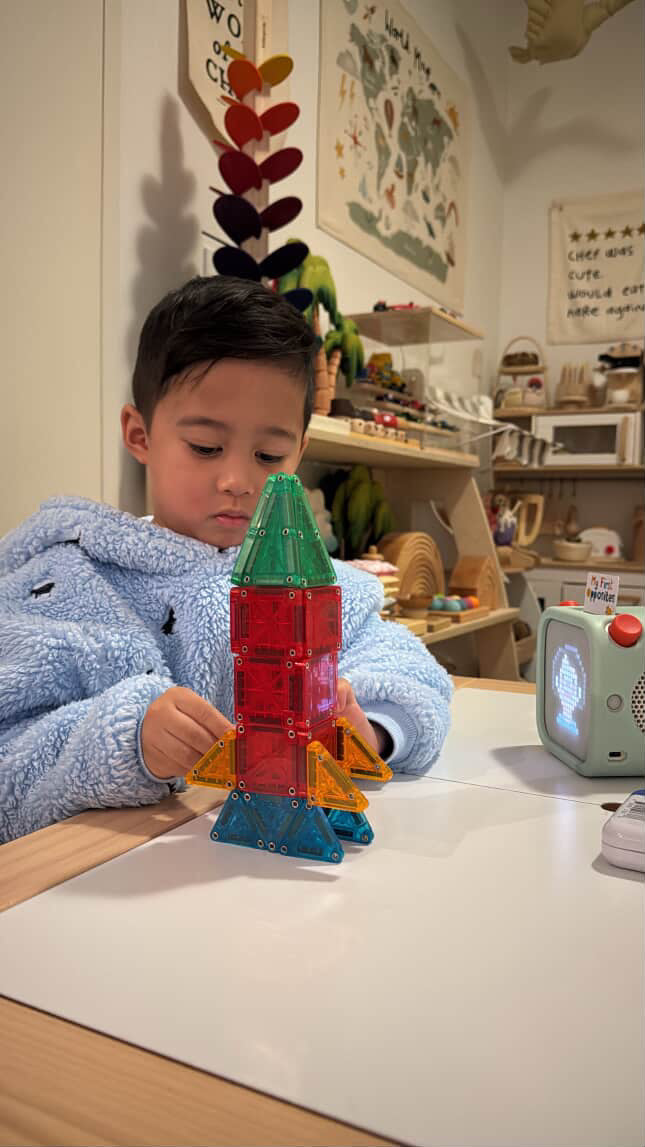 
                  
                    Magna-Tiles - MicroMAGS Travel Set
                  
                