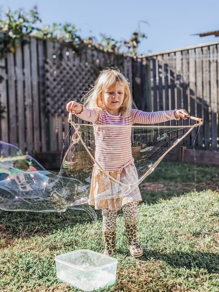 
                  
                    Giant Wand Bubble Kit
                  
                